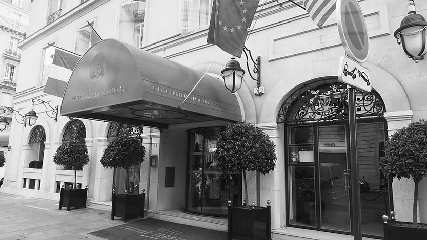 entrance-to-the-hotel-chateau-frontenac-paris