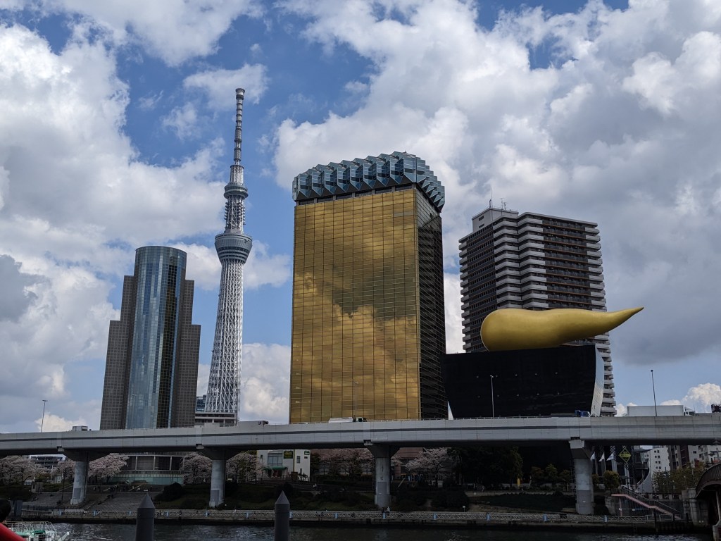 asahi-brewery-building-by-architect-philippe-starck-asakusa-tokyo