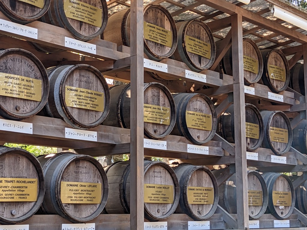 sake-barrels-stacked-on-shelves-at meiji-jingu-tokyo