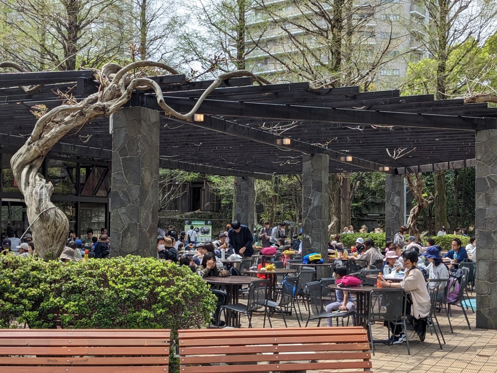 alfresco-breakfast-at-restaurant-in-ueno-zoo-tokyo