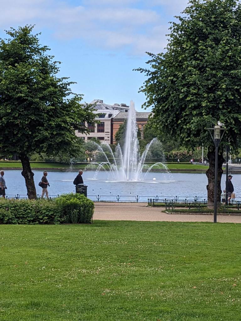 lille-lugegardsvannet-fountain-bergen