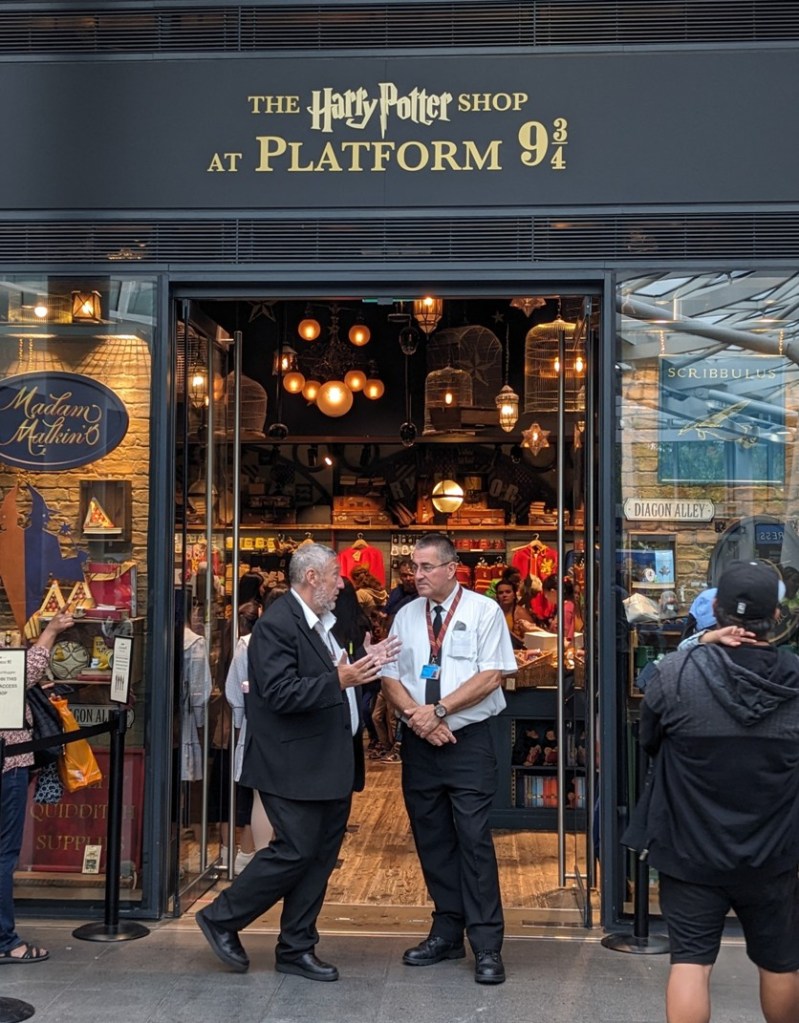 the-harry-potter-shop-at-platform-9-3/4-kings-cross-station-london