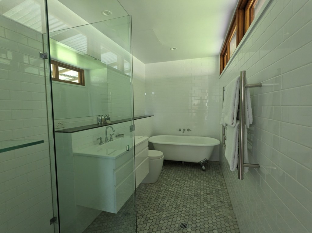 bathroom-in-the-shearers-quarters-at-goonoo-goonoo-station-tamworth-nsw