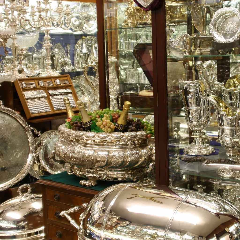 silverware-shops-at-the-london-silver-vaults-chancery-lane