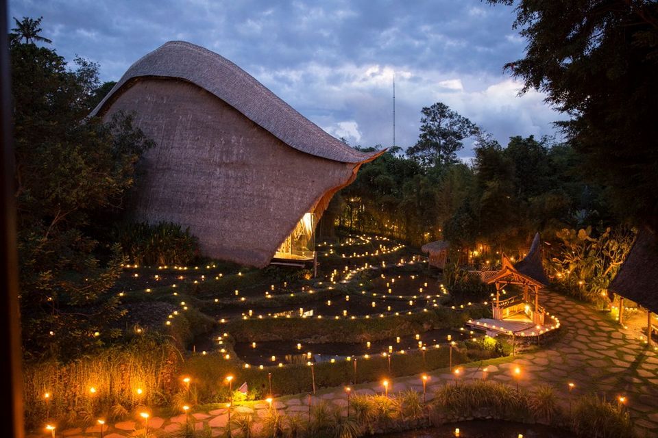 traditional-balinese-architecture-at-John-Hardy-boutique-and-gallery-Seminyak-bali