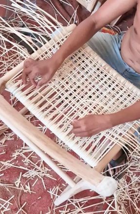 balinese-artisan-weaving-a-rattan-stool-by-hand-in-bali