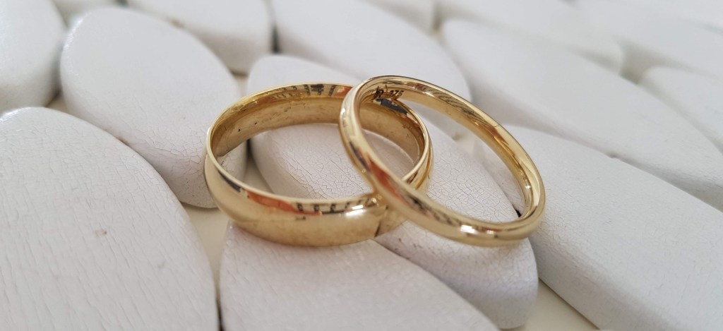 wedding-rings-are-a-symbol-of-love-and-committment-and-a-lifetime-bond