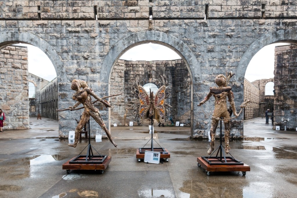 Rhythm_Hunters_by_Kat_Atkins,_Sculpture_in_the_Gaol