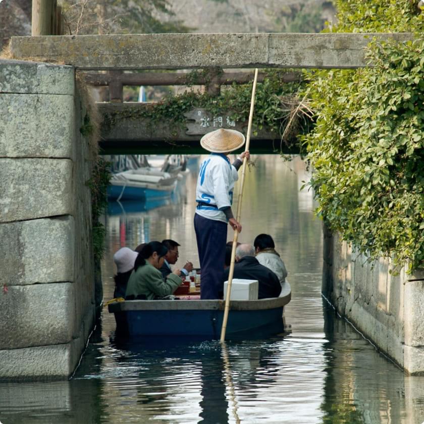 The-boatman’s-skillful-handling-of-the-pole,-lively-stories-and-songs-add-to-the-atmosphere-of-a-Yanagawa-River-Cruise